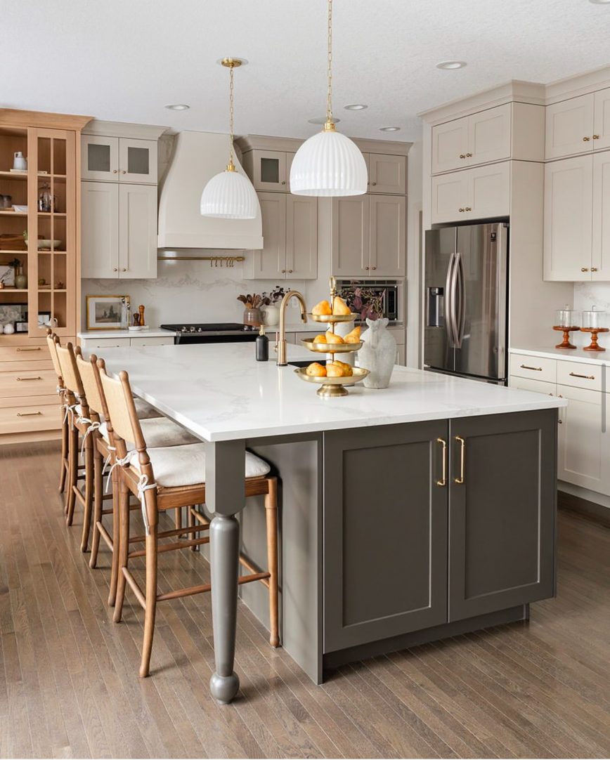 Inspiration für Küche grau mit Marmor arbeitsplatte