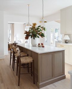 küchenplatte aus marmor, dunkles holz